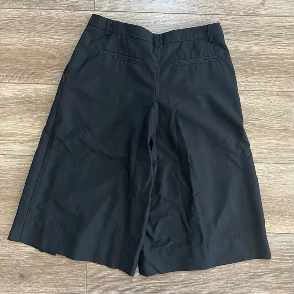 Victoria Andreyanova Black Bermuda Shorts Size 38 (2)
